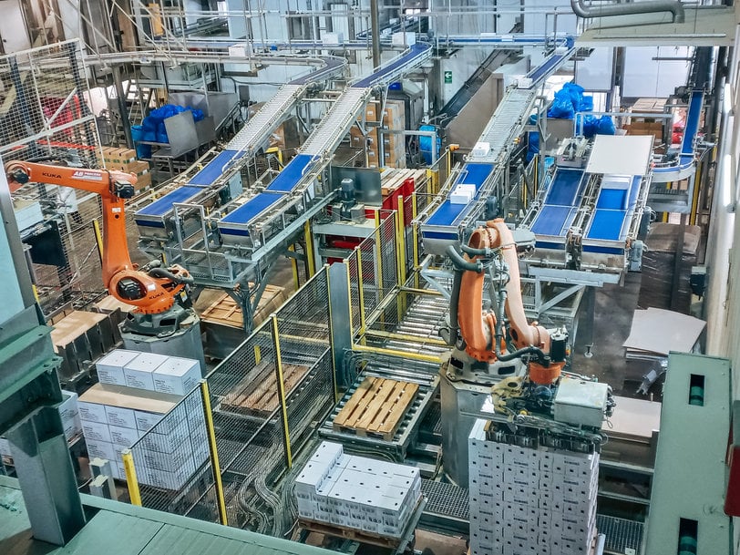 Arktische Automatisierung: KUKA Roboter palettieren aromatische Kräuter bei Minusgraden